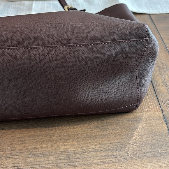🍂🤎👜Tory Burch Brown Saffiano Large leather tote - Picture 7 of 15